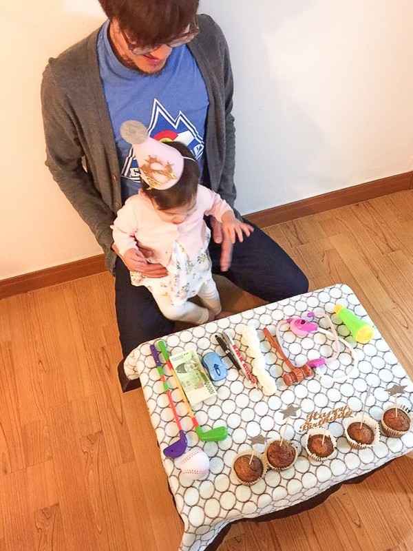 Bé chọn đồ vật Doljabi