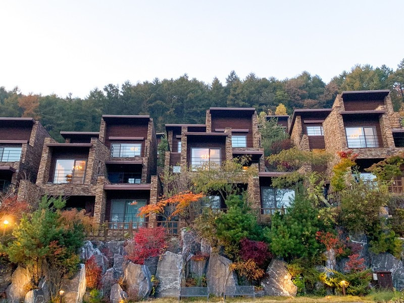 Bên trong Resom Forest