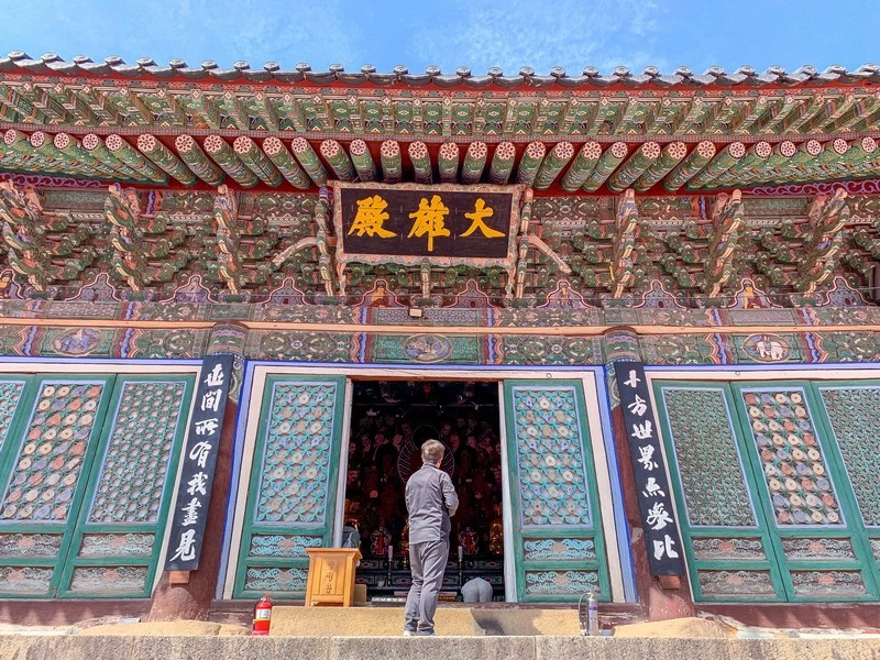 Cảnh quan chùa Donghwasa