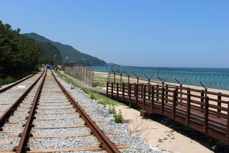 Cảnh quan trên đường ray xe đạp tại Jeongdongjin, Gangneung, Hàn Quốc