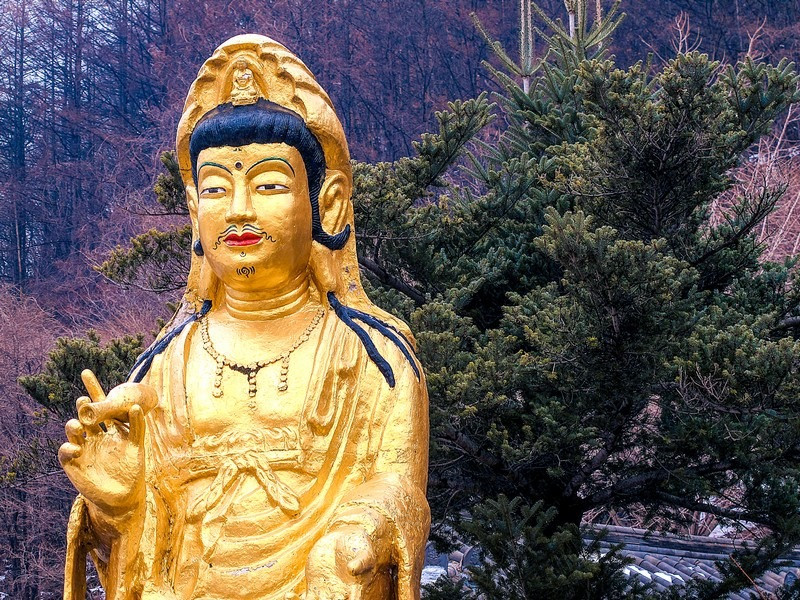 Cầu dẫn vào chùa Mandeoksa