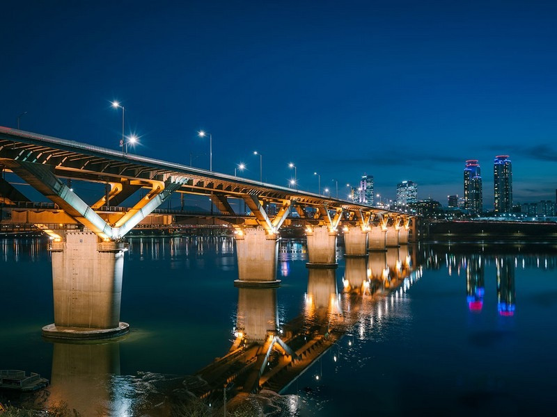 Công viên Ttukseom ven sông Hàn về đêm, Seoul, Hàn Quốc