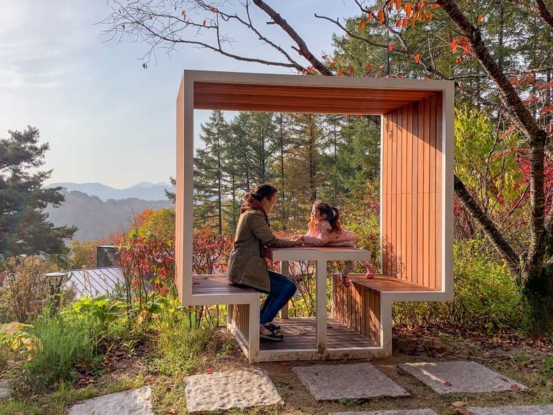 Ghế ngồi trong rừng Resom Forest