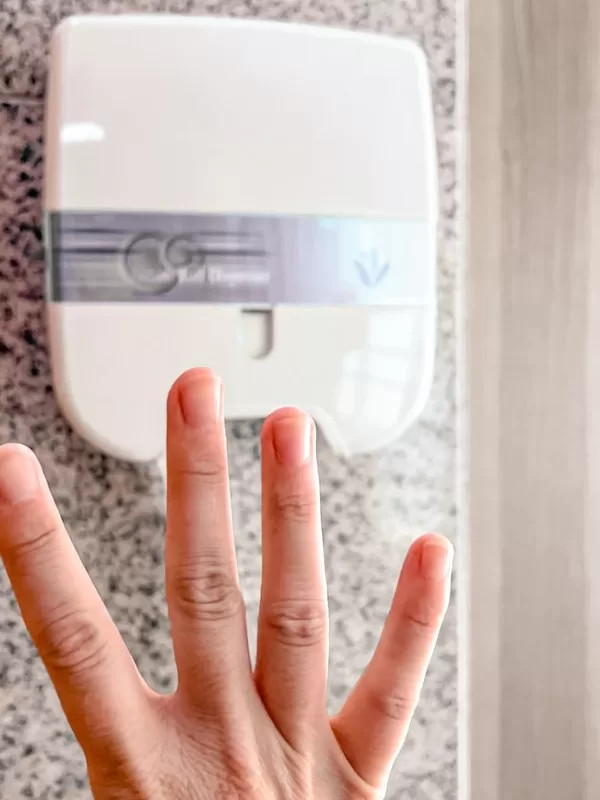 Giấy vệ sinh trong nhà vệ sinh Hàn Quốc