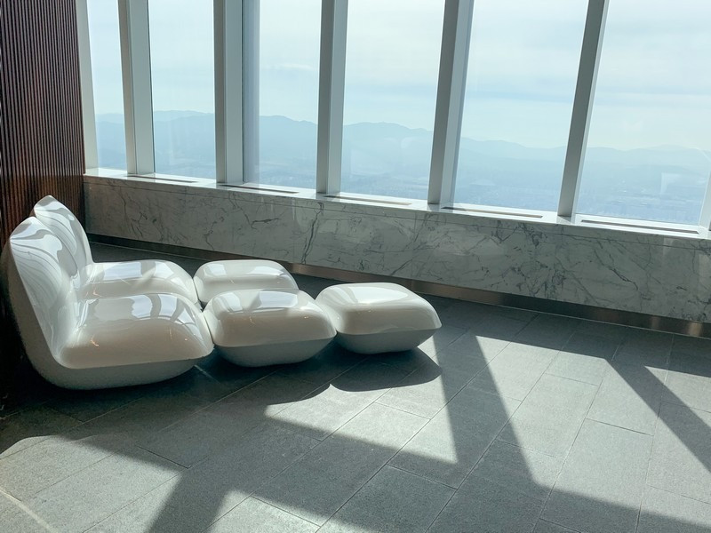 Hồ bơi trong nhà tại Signiel Hotel