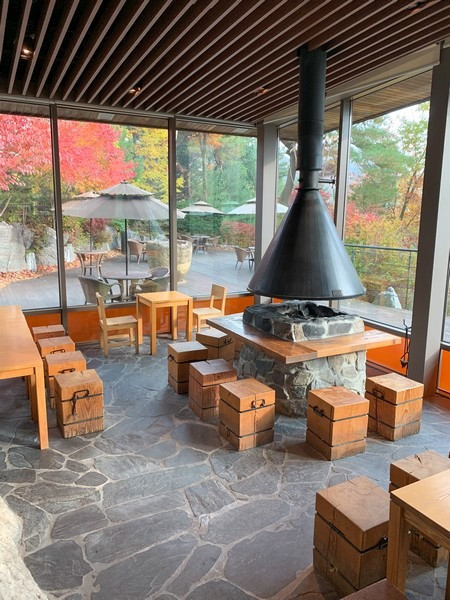 Không gian quán cà phê Resom Forest