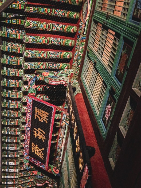 Không gian yên tĩnh trong chùa Bongeunsa