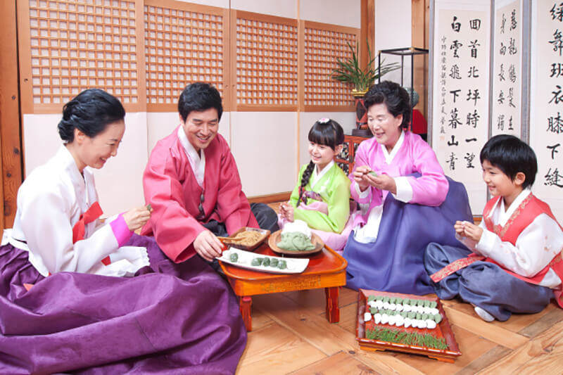 Không xì mũi ở bàn ăn