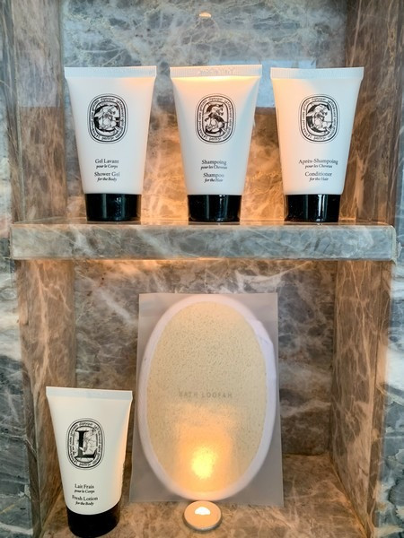 Khu vực làm việc tiện nghi tại Signiel Hotel