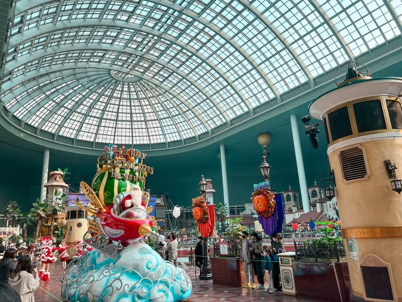 Lotte World, Seoul, Hàn Quốc: Công viên giải trí Hàn Quốc: Cuộc diễu hành Giáng Sinh