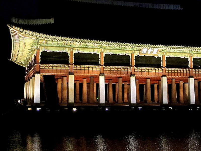 Một góc Cung điện Gyeongbokgung về đêm