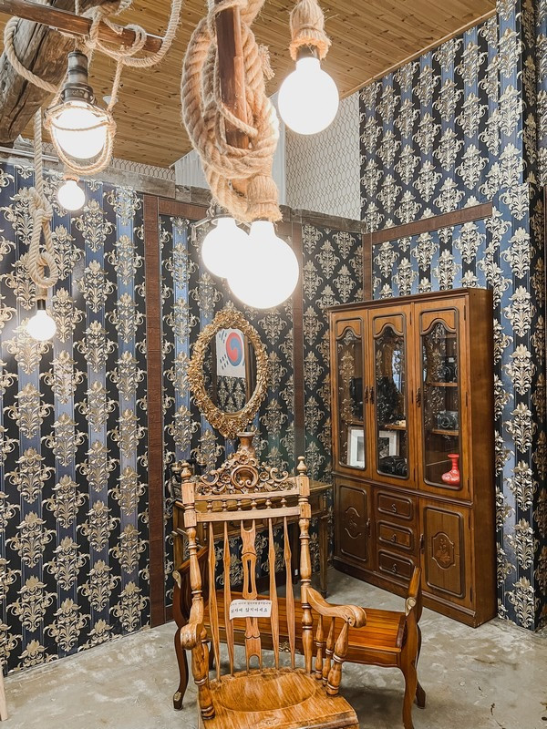 Một góc khác trong Ngôi nhà Ba thế hệ, Làng Bảo Tàng Donuimun, Seoul, Hàn Quốc