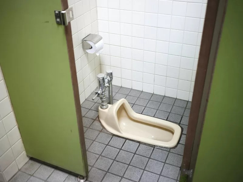 Nhà vệ sinh ngồi xổm