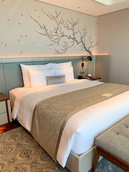 Phòng khách sang trọng tại Signiel Hotel