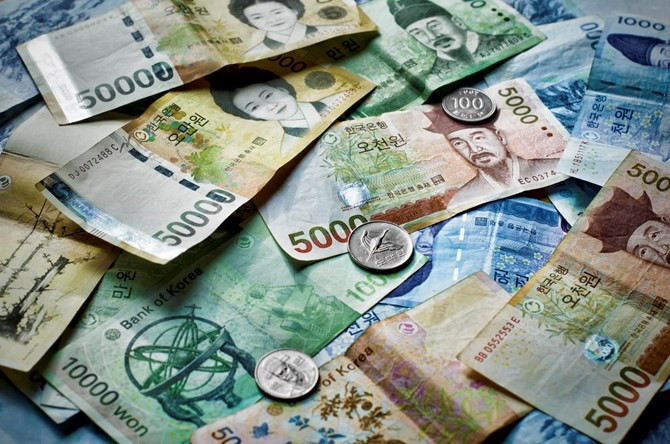 Tiền mặt và thẻ thanh toán khi du lịch Hàn Quốc