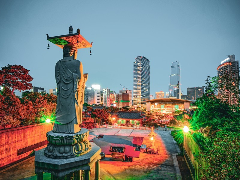 Tượng Phật Di Lặc tại chùa Bongeunsa